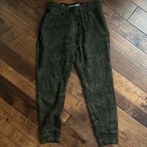 American Eagle Outfitters Men's Green Camouflage Joggers